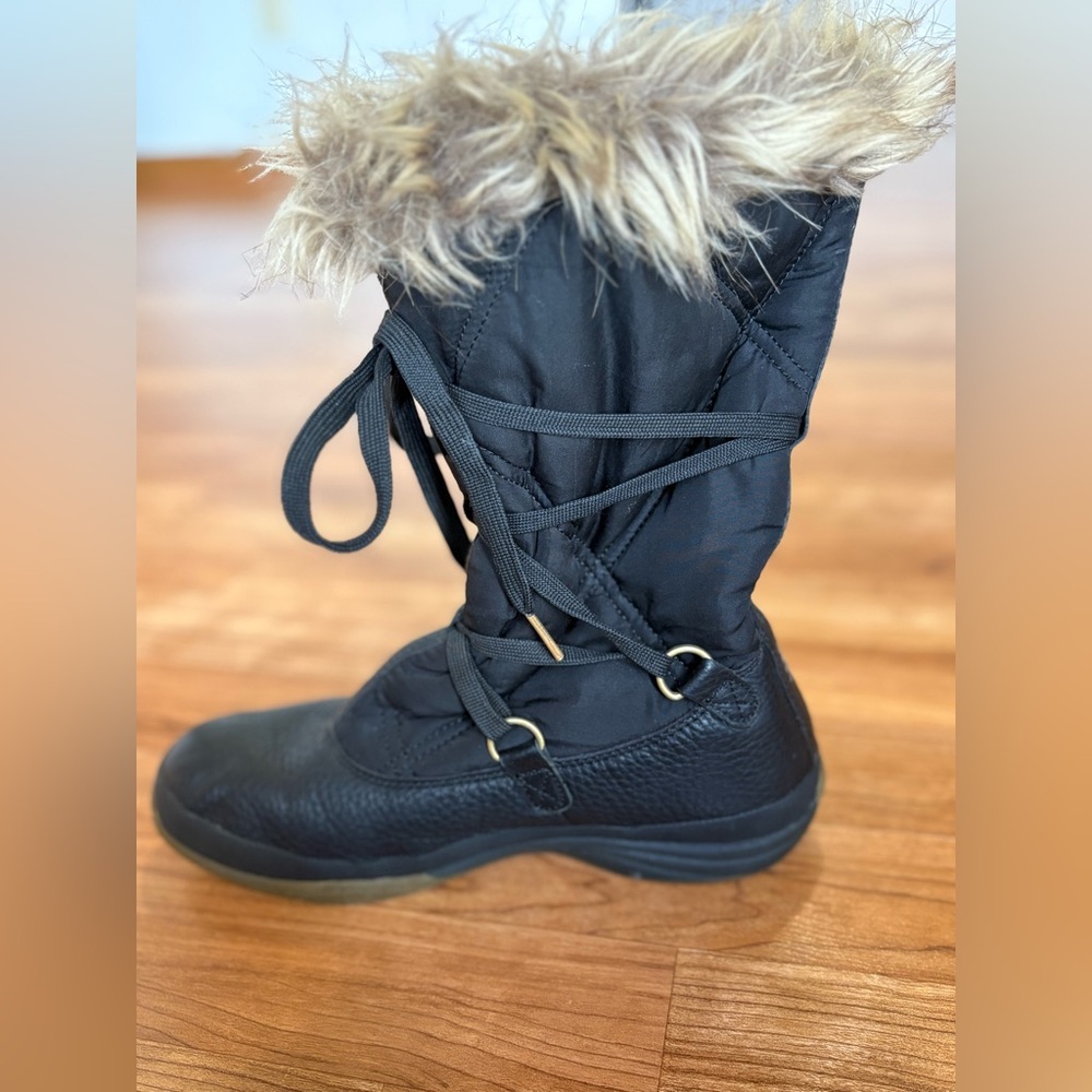 Women's Lands End Black Faux Fur Trim Lace Up Winter Boots Sz 7B Rubber Sole - Picture 4 of 9
